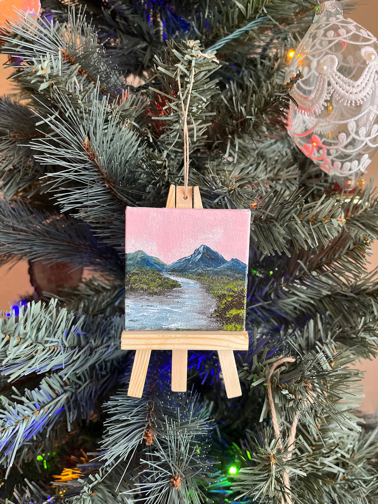 Mini Easel Ornament